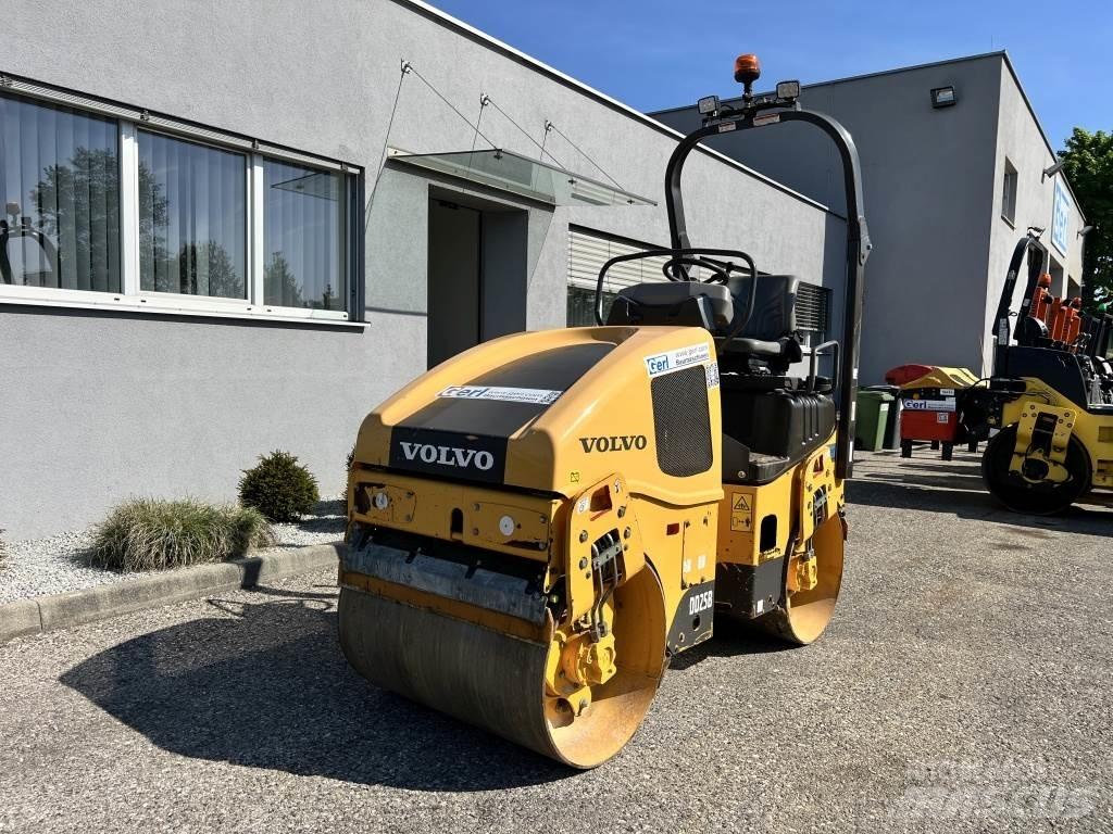 Volvo DD25B 트윈 드럼 롤러