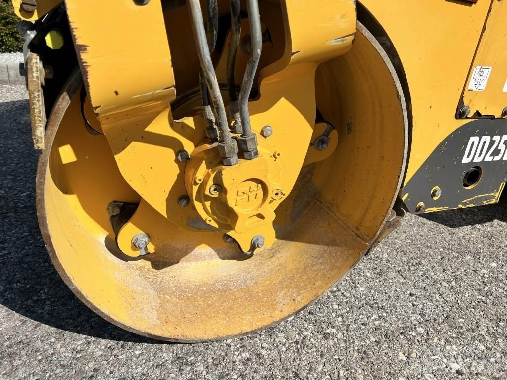 Volvo DD25B 트윈 드럼 롤러