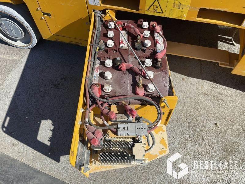 Genie GS-2646 관절형 전동이동 리프트