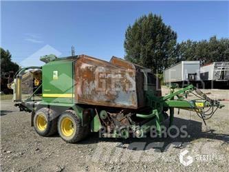 John Deere 744 건초 포장기