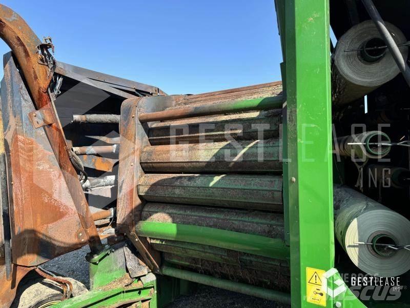 John Deere 744 건초 포장기