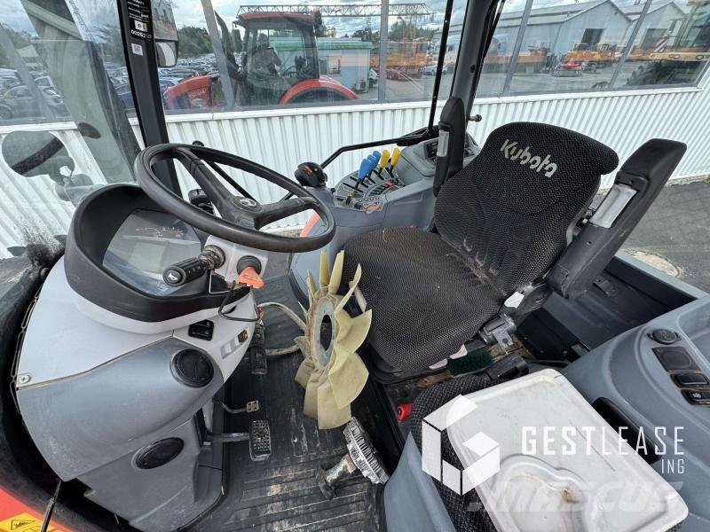 Kubota M6121 트랙터