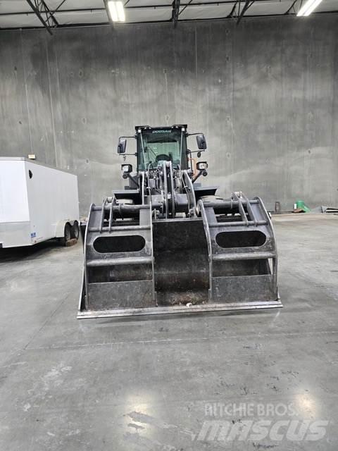 Doosan DL250-7  휠로우더