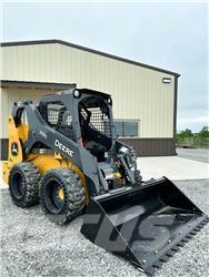 John Deere 318G  스키드로더