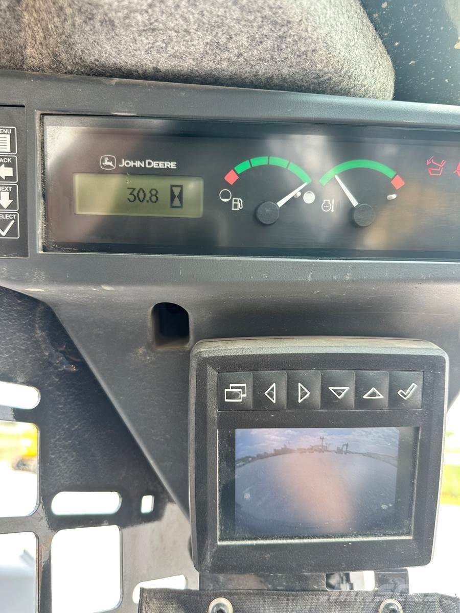 John Deere 318G  스키드로더