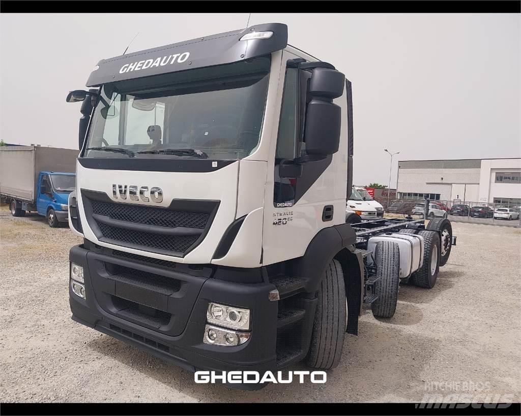 Iveco AD440S42 탑차 트럭