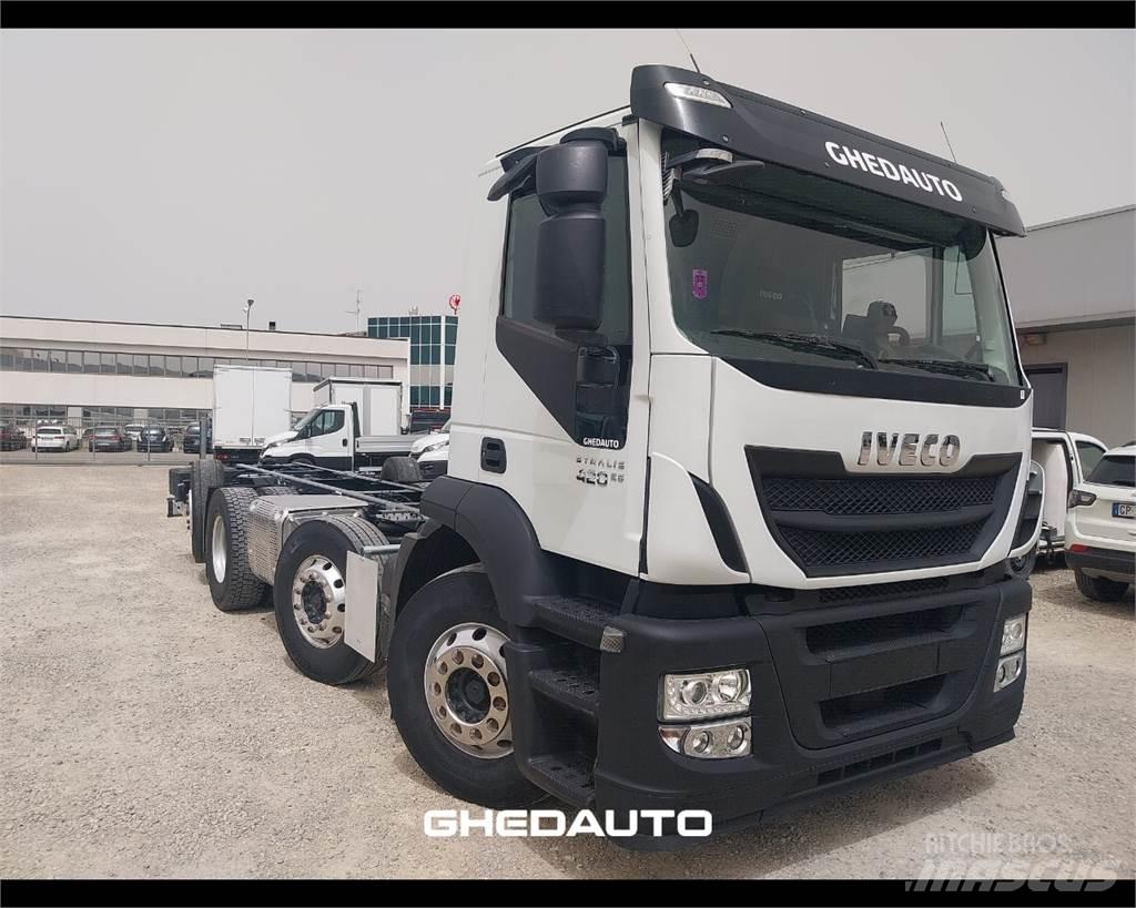Iveco AD440S42 탑차 트럭