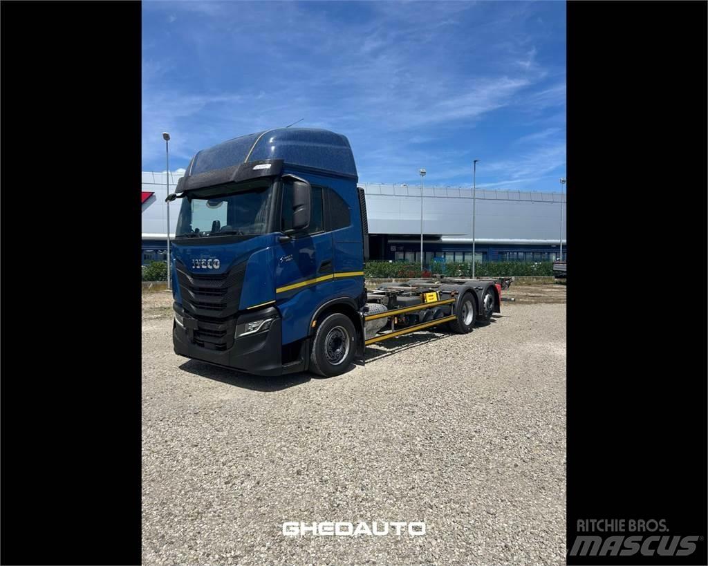 Iveco AS260S48S 탑차 트럭