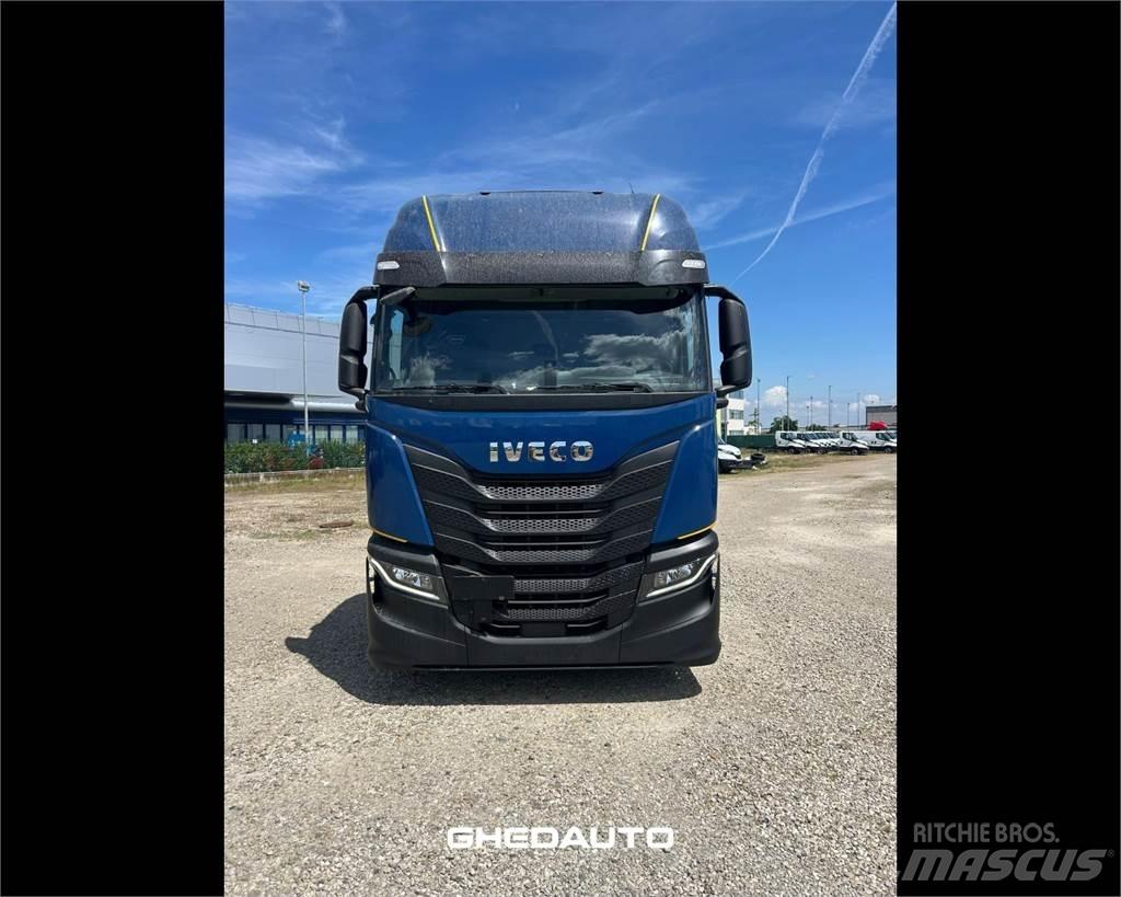 Iveco AS260S48S 탑차 트럭
