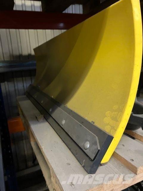 John Deere  제설 블레이드 및 제설기