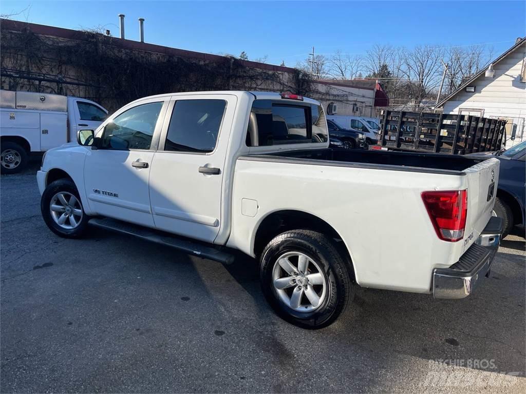 Nissan Titan 픽업/드롭사이드