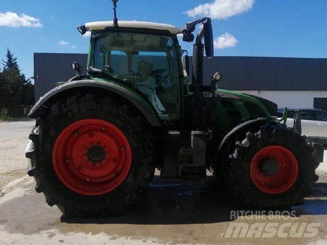 Fendt 718 VARIO 트랙터