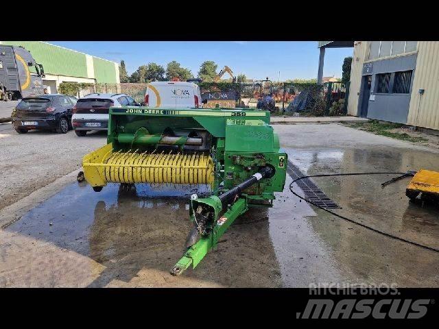 John Deere 359 각형 곤포기