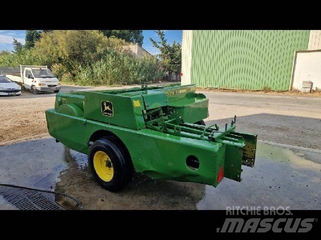 John Deere 359 각형 곤포기