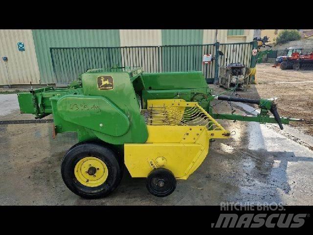 John Deere 359 각형 곤포기