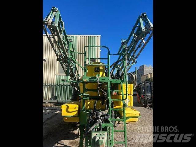 John Deere 824 SE 견인형 분무기