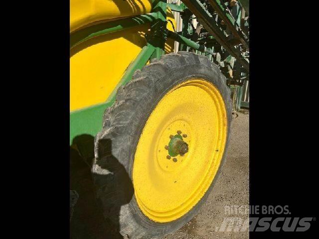 John Deere 824 SE 견인형 분무기
