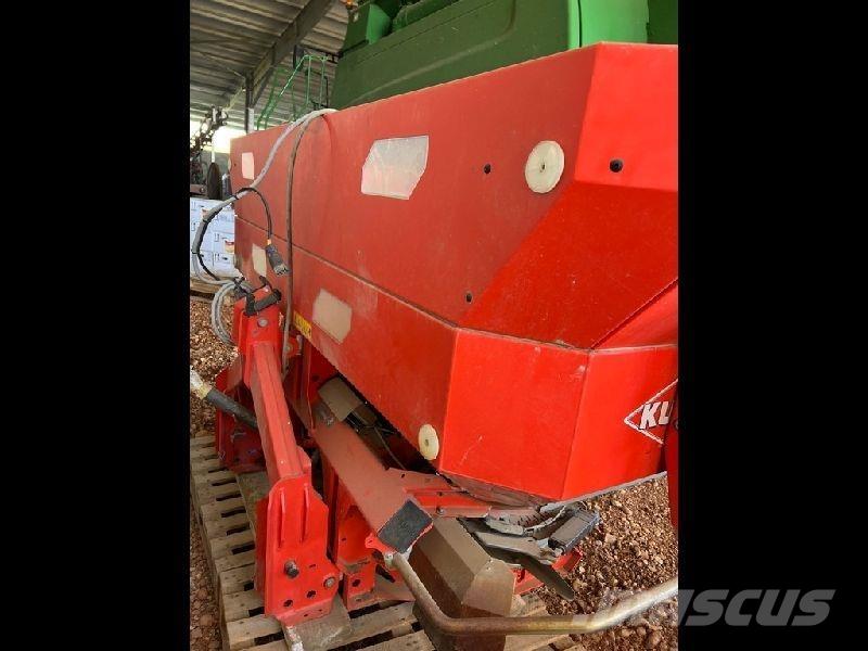 Kuhn AXIS 40.2 미네랄 살포기