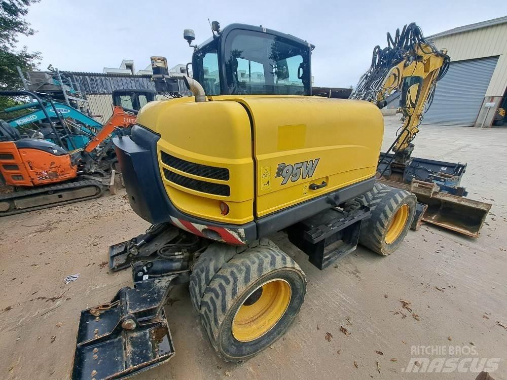 Yanmar B95W  휠 굴삭기
