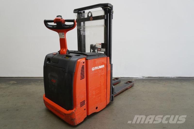 Linde D 12 133 보행식 리치 지게차