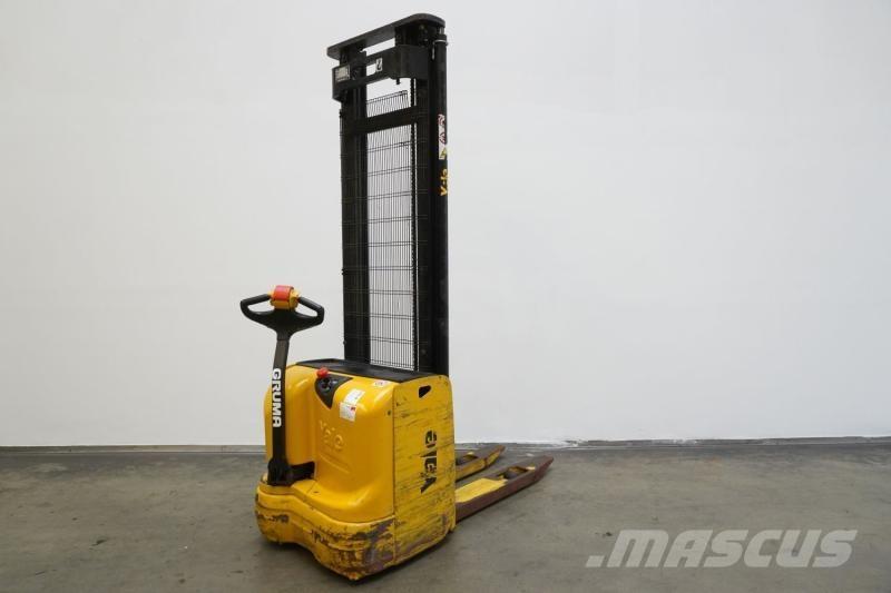 Yale MS12AC 보행식 리치 지게차