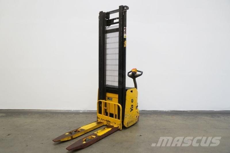 Yale MS12AC 보행식 리치 지게차
