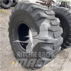 Titan 23.5x25 타이어, 휠 및 림