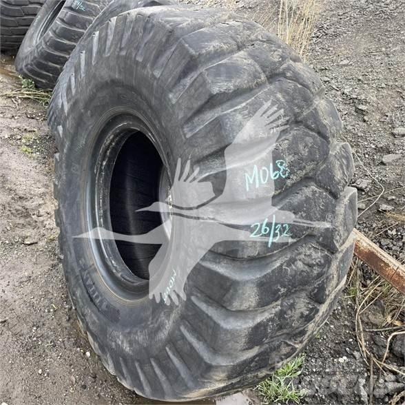 Titan 23.5x25 타이어, 휠 및 림