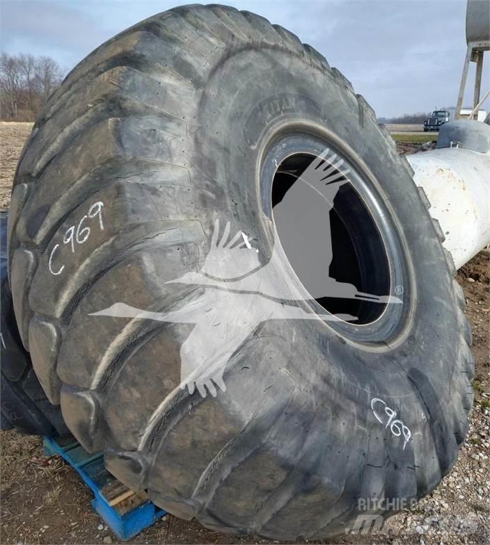Titan 29.5x25 타이어, 휠 및 림