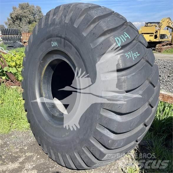 Titan 29.5x25 타이어, 휠 및 림