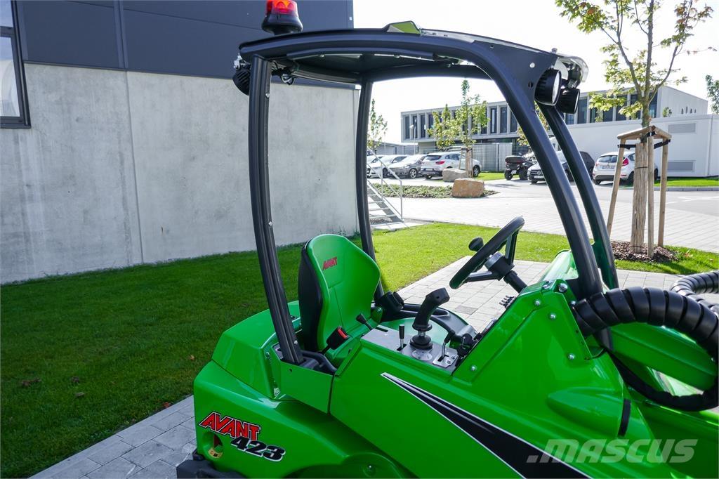 Avant M 423 소형 굴삭기 7톤 미만