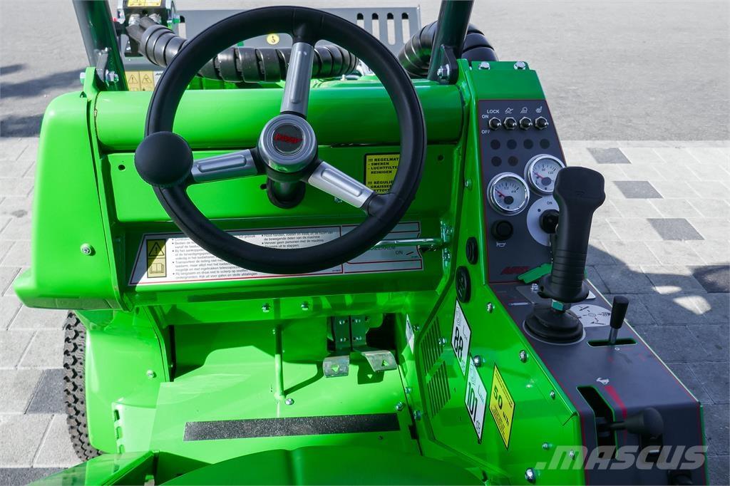 Avant M 423 소형 굴삭기 7톤 미만