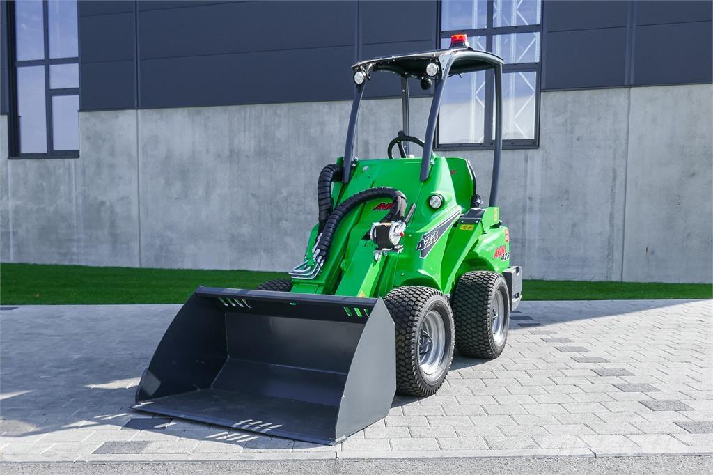 Avant M 423 소형 굴삭기 7톤 미만