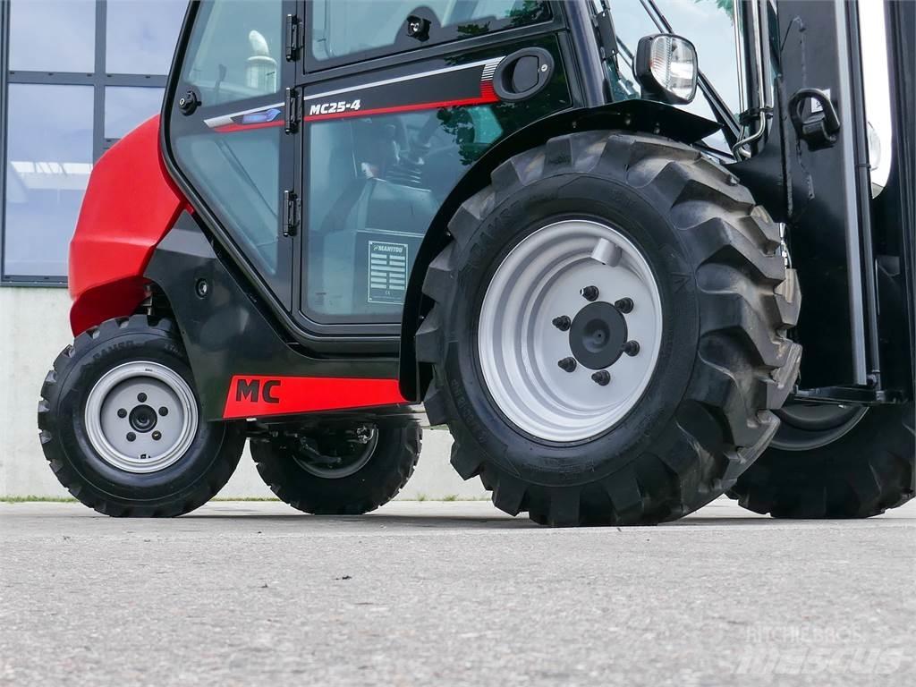 Manitou MC 25-4 험지용 트럭