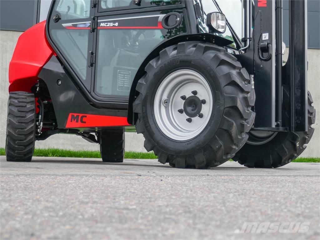 Manitou MC 25-4 험지용 트럭