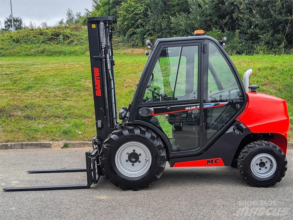 Manitou MC 25-4 험지용 트럭