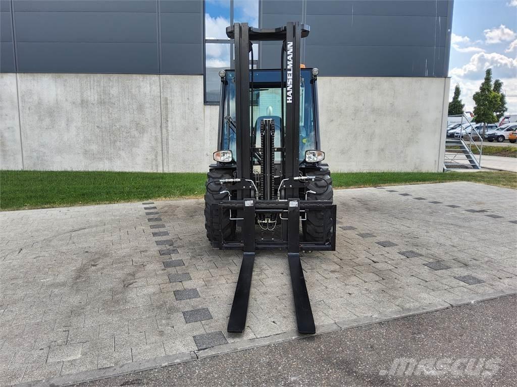 Manitou MC 30-4 험지용 트럭