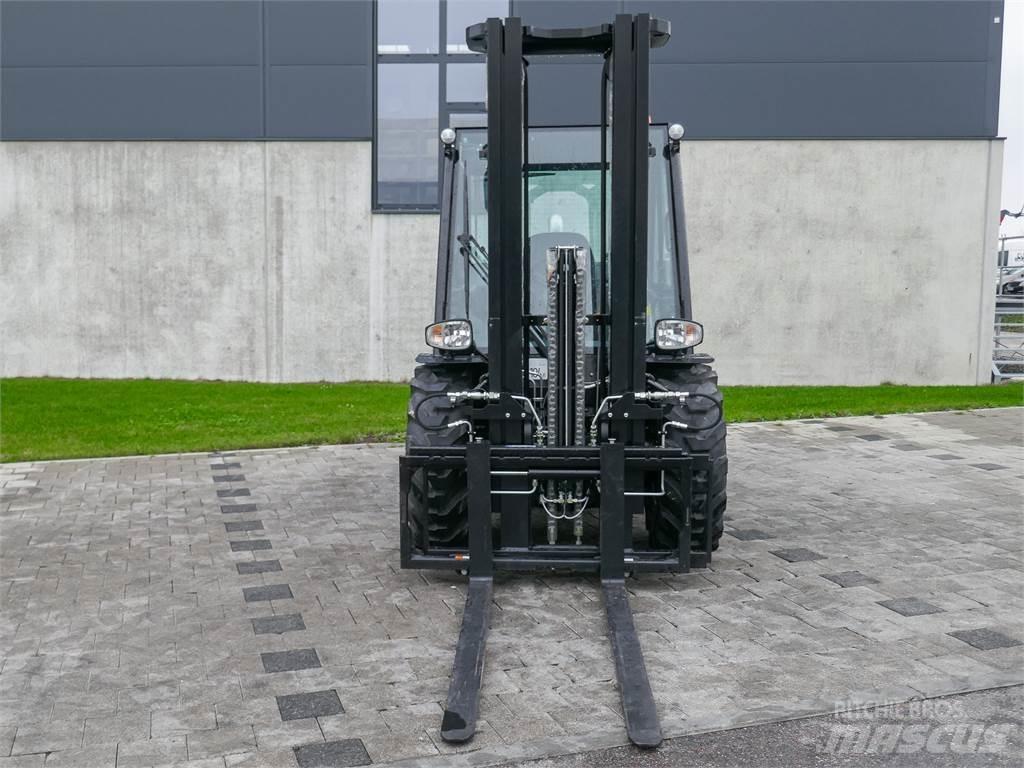 Manitou MC 30-4 험지용 트럭