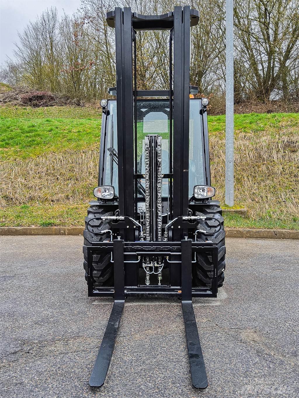 Manitou MC 30-4 험지용 트럭