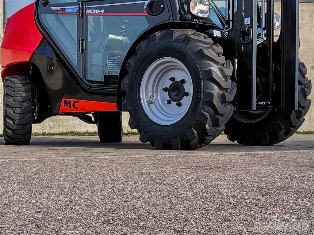 Manitou MC 30-4 험지용 트럭