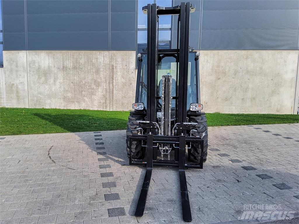 Manitou MC 30-4 험지용 트럭