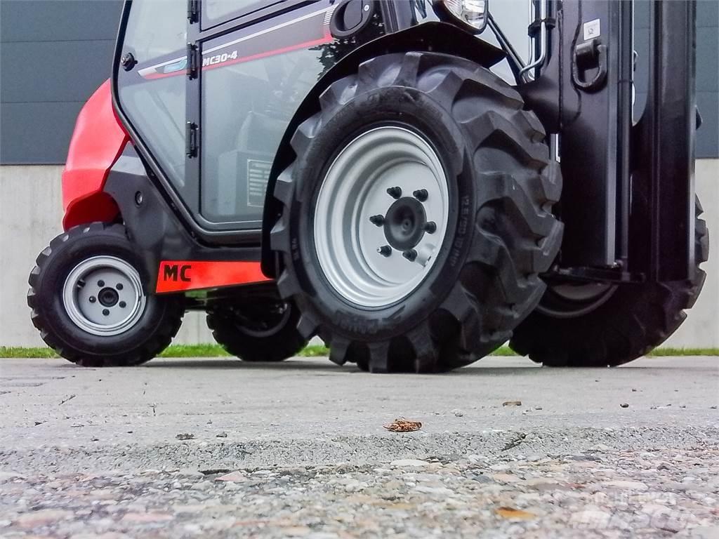 Manitou MC 30-4 험지용 트럭