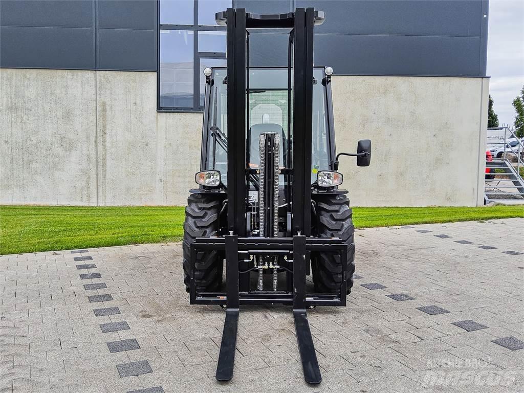 Manitou MC 30-4 험지용 트럭