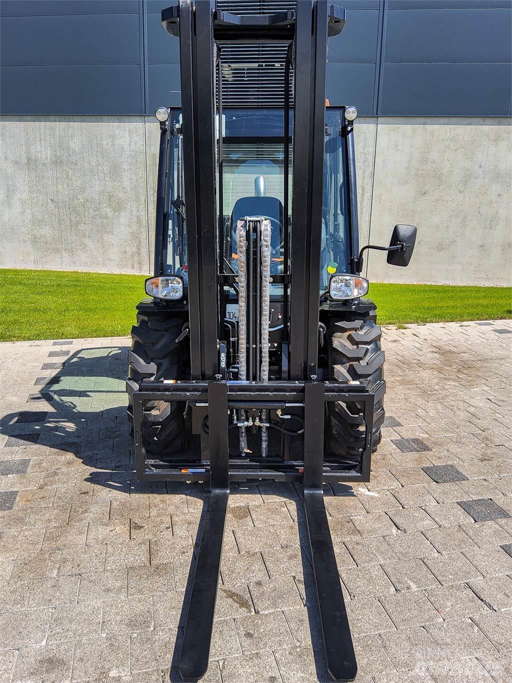 Manitou MC 30-4 험지용 트럭