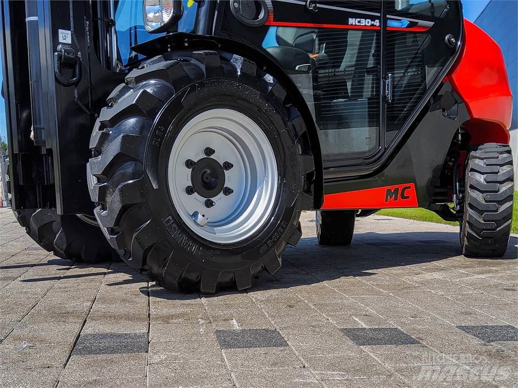 Manitou MC 30-4 험지용 트럭