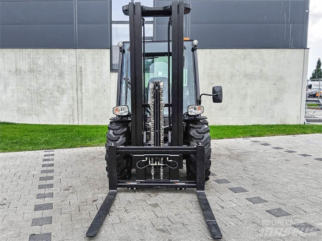 Manitou MC 30-4 험지용 트럭