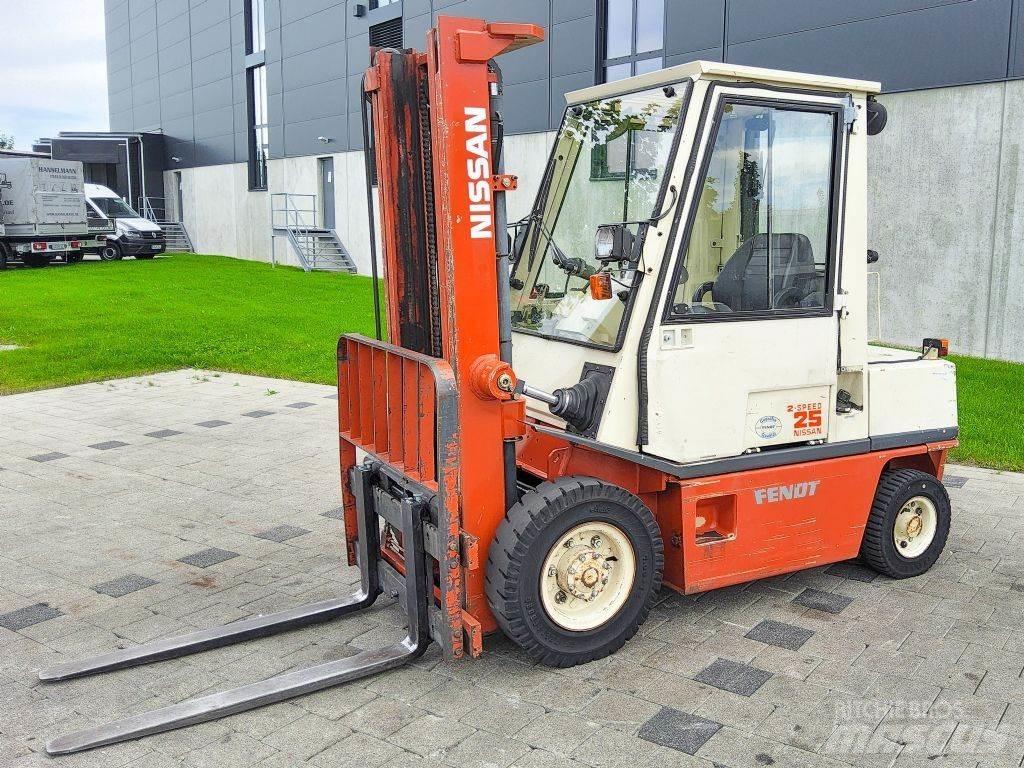 Nissan EH02F25U 디젤 지게차