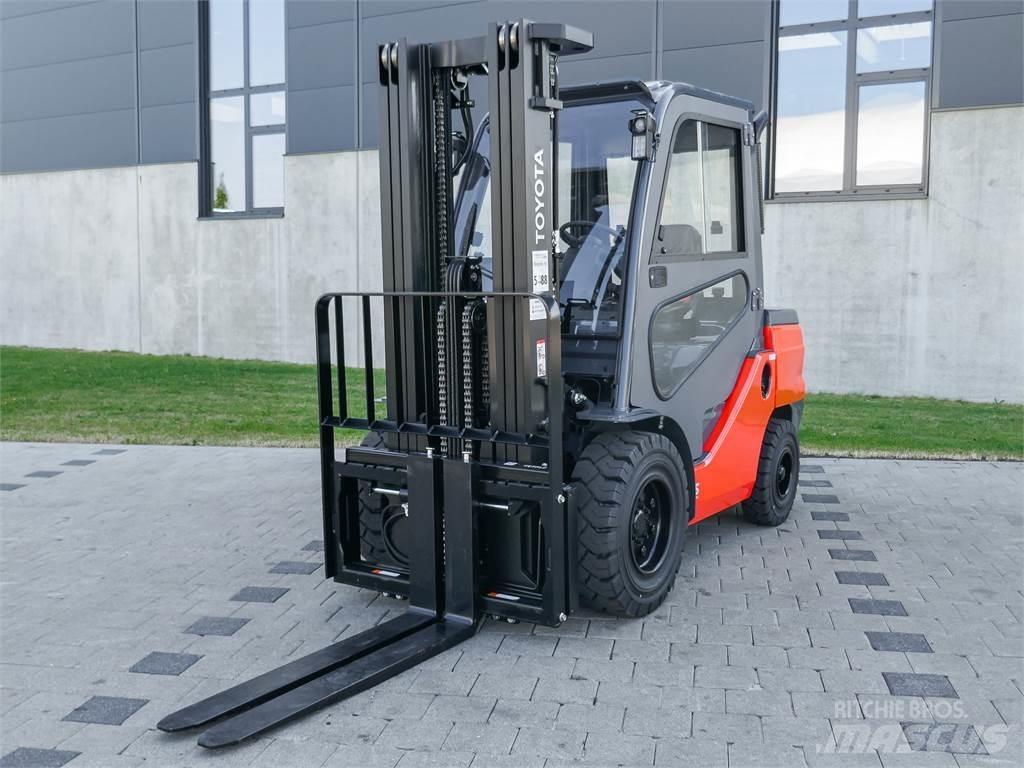 Toyota 52-8FDJF35 디젤 지게차