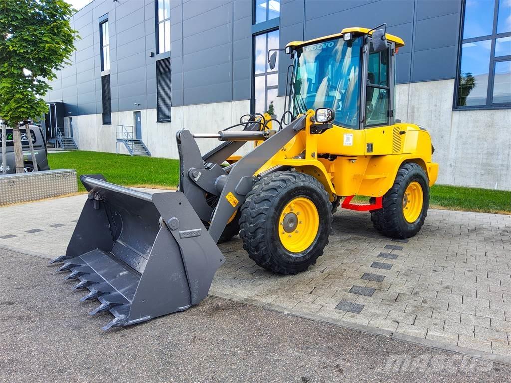 Volvo L 30G 소형 굴삭기 7톤 미만