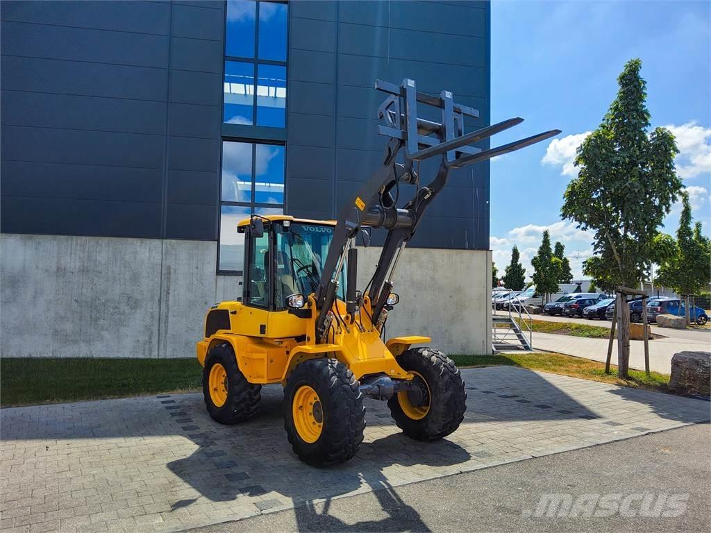Volvo L 30G 소형 굴삭기 7톤 미만